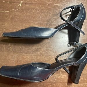 Michael Shannon Pump w/ White Stitching